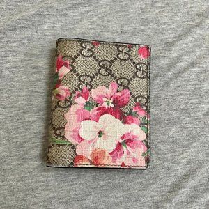 Gucci blooms wallet